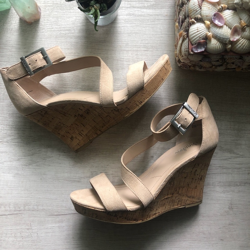 charles strappy beachy wedges🐚
